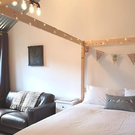 The Bothy Near Tenby, Big Projector Screen, Four-Poster Bed, On-Site Hot Tub Access Via Spa Pack, Breakfast Екстериор снимка