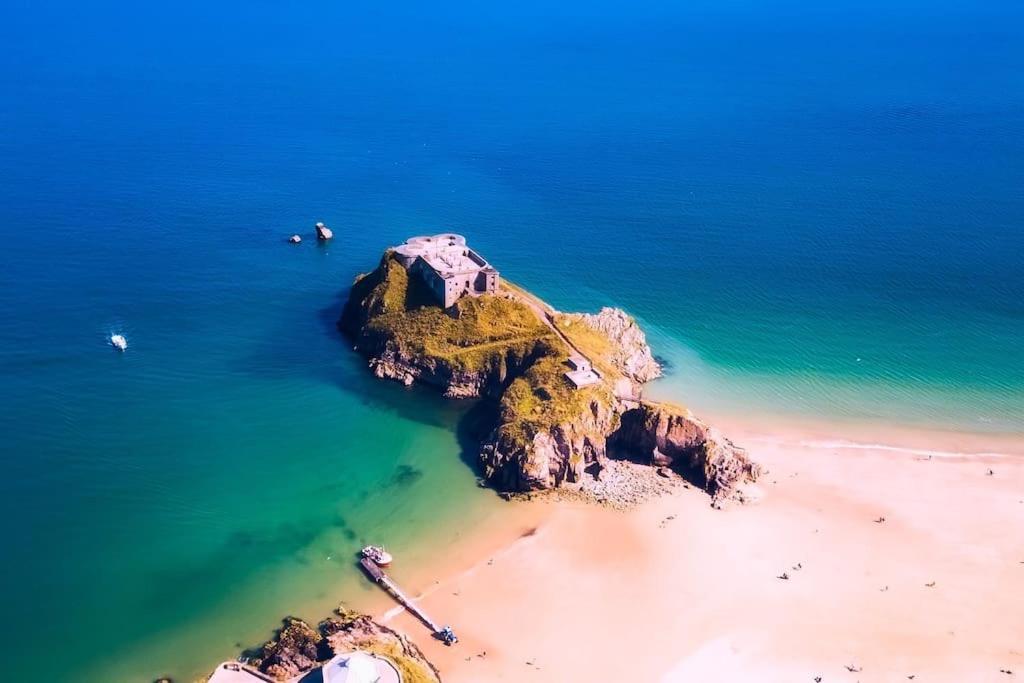 The Bothy Near Tenby, Big Projector Screen, Four-Poster Bed, On-Site Hot Tub Access Via Spa Pack, Breakfast Екстериор снимка