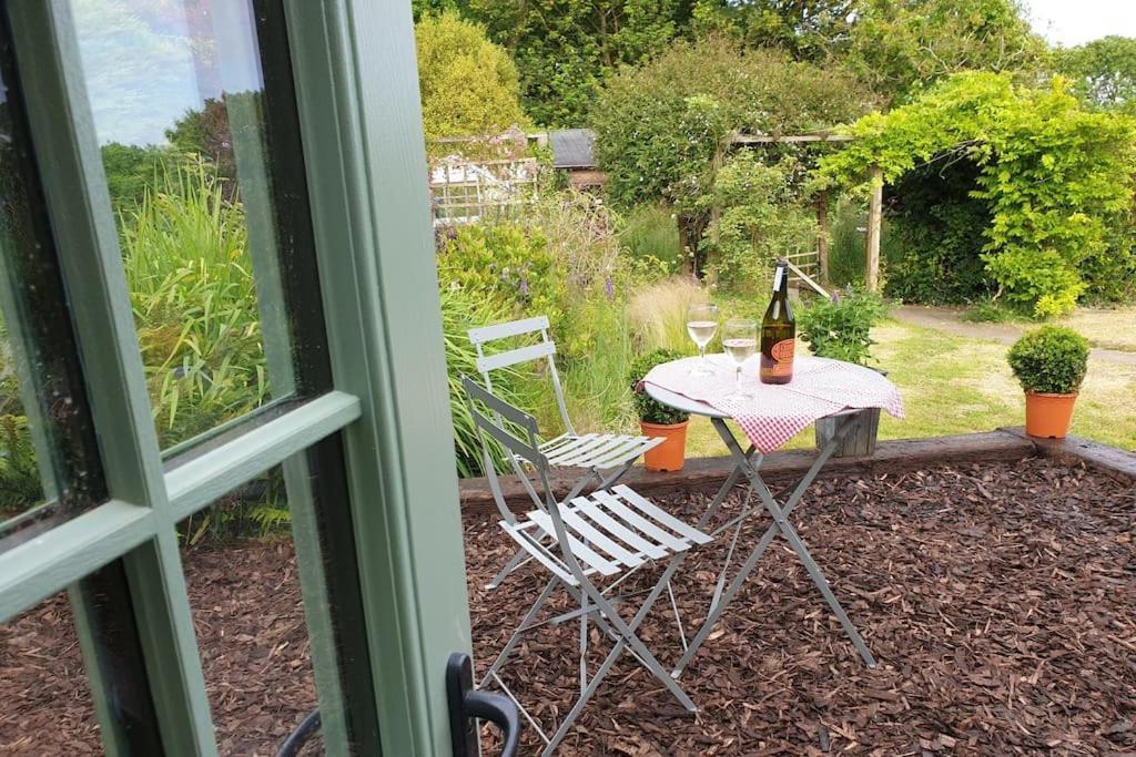 The Bothy Near Tenby, Big Projector Screen, Four-Poster Bed, On-Site Hot Tub Access Via Spa Pack, Breakfast Екстериор снимка