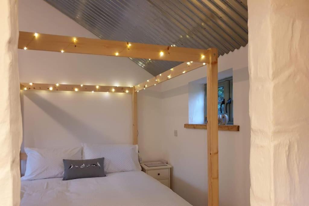 The Bothy Near Tenby, Big Projector Screen, Four-Poster Bed, On-Site Hot Tub Access Via Spa Pack, Breakfast Екстериор снимка