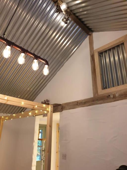 The Bothy Near Tenby, Big Projector Screen, Four-Poster Bed, On-Site Hot Tub Access Via Spa Pack, Breakfast Екстериор снимка