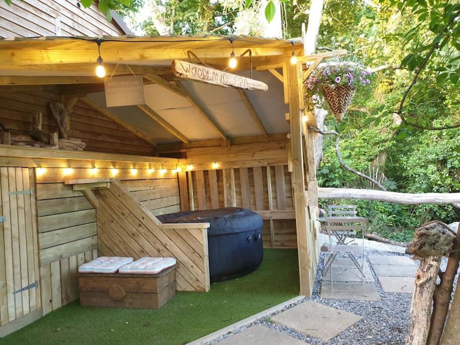 The Bothy Near Tenby, Big Projector Screen, Four-Poster Bed, On-Site Hot Tub Access Via Spa Pack, Breakfast Екстериор снимка