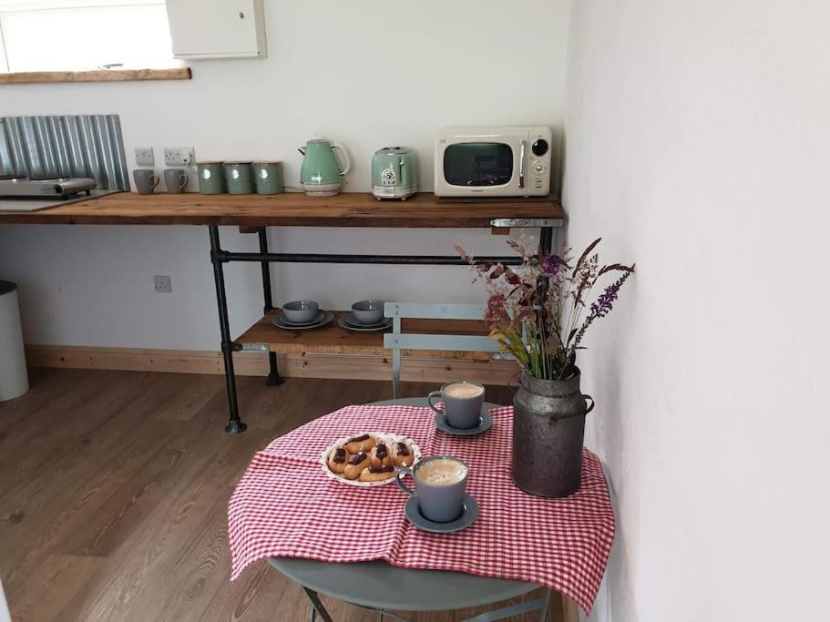The Bothy Near Tenby, Big Projector Screen, Four-Poster Bed, On-Site Hot Tub Access Via Spa Pack, Breakfast Екстериор снимка