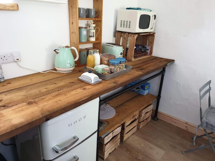 The Bothy Near Tenby, Big Projector Screen, Four-Poster Bed, On-Site Hot Tub Access Via Spa Pack, Breakfast Екстериор снимка