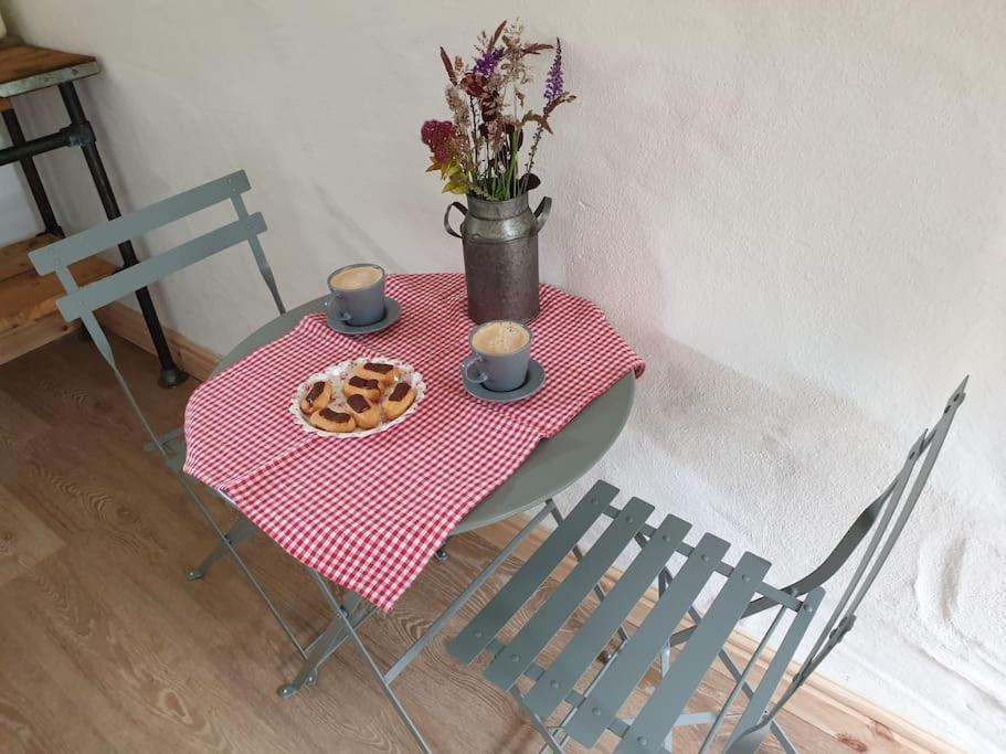 The Bothy Near Tenby, Big Projector Screen, Four-Poster Bed, On-Site Hot Tub Access Via Spa Pack, Breakfast Екстериор снимка